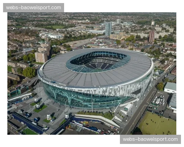 托特纳姆热刺宣布启动球场顶棚扩建工程，以增加观赛容量