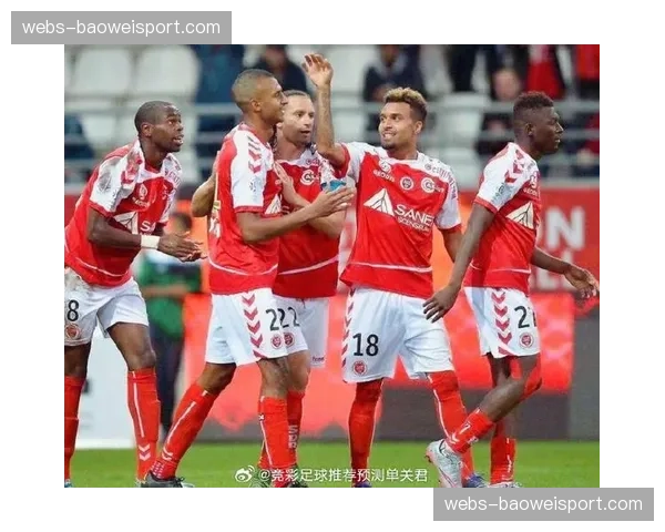 蒙彼利埃与兰斯比赛中发生冲突,双方各有一名球员被红牌罚下 蒙彼利埃与兰斯比赛中发生冲突,双方各有一名球员被红牌罚下